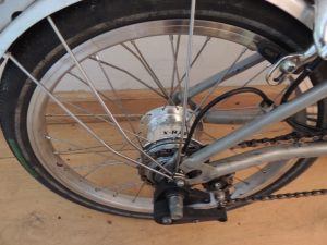 The Sturmey Archer 8-speed hub at the centre of the new wheel